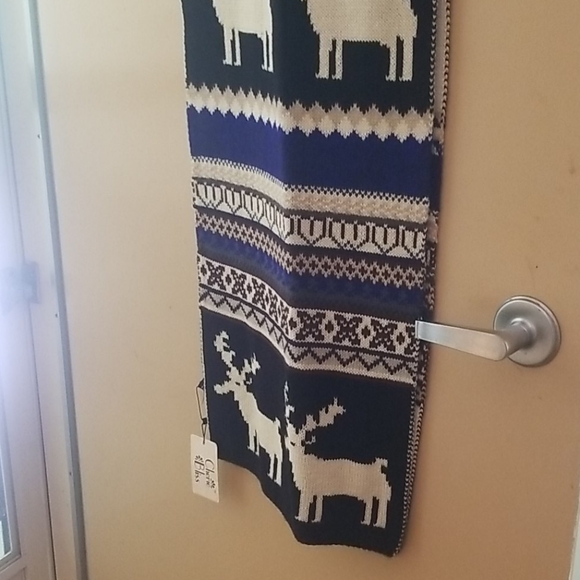 Fashion scarf, shawl, wrap - Picture 2 of 2